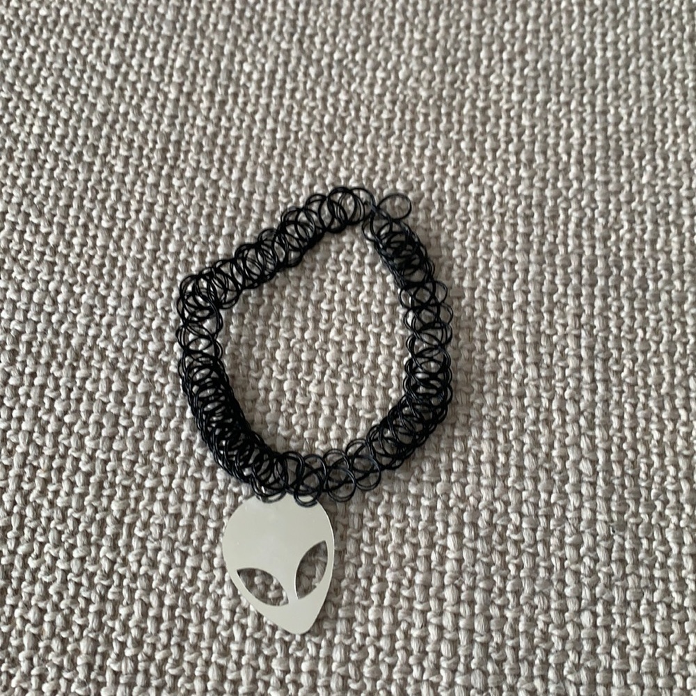 90s alien choker necklace